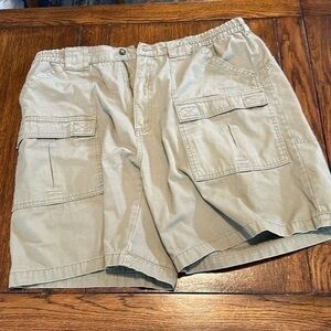 Men’s Cabela’s cargo shorts size 40